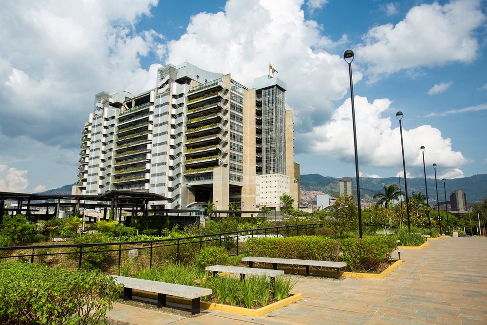 Shutterstock 1924715732