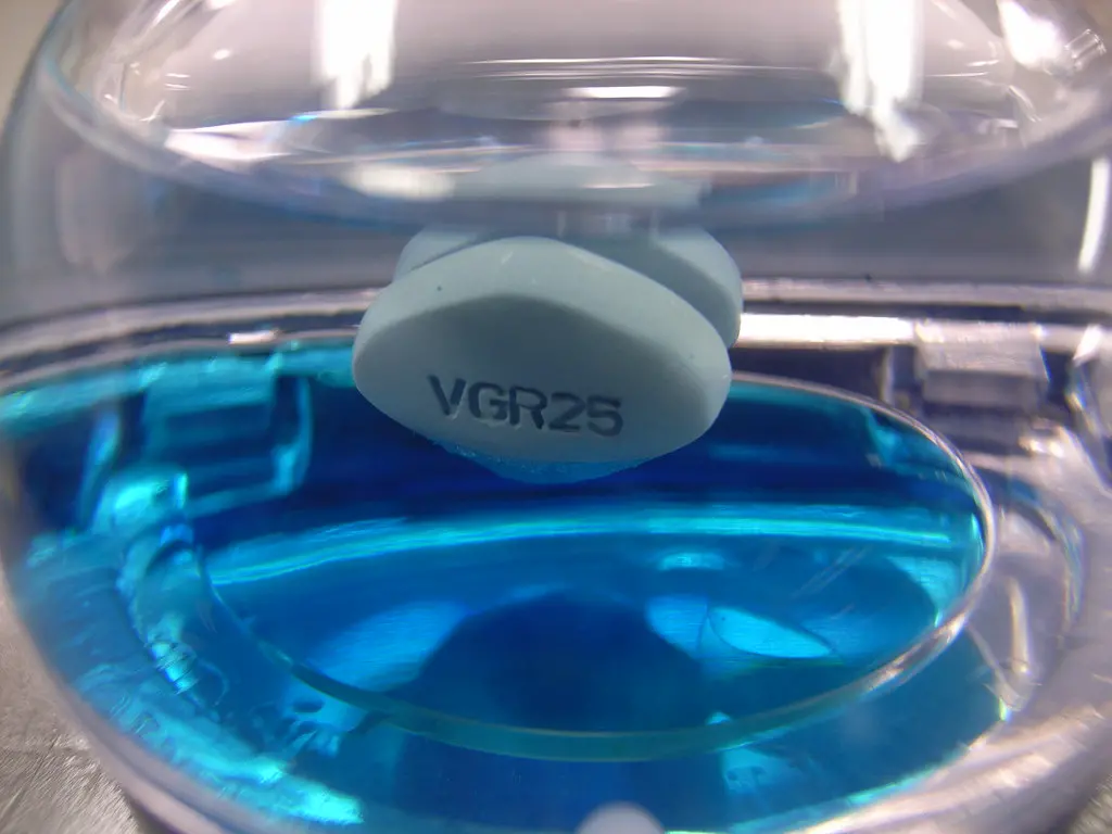 4284099283 Fee9a003f5 B